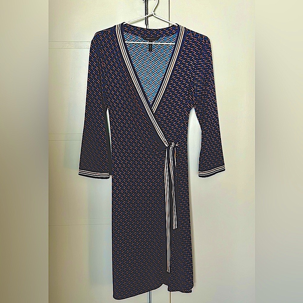 BCBG MAXAZRIA LONG SLEEVE WRAP DRESS, size medium